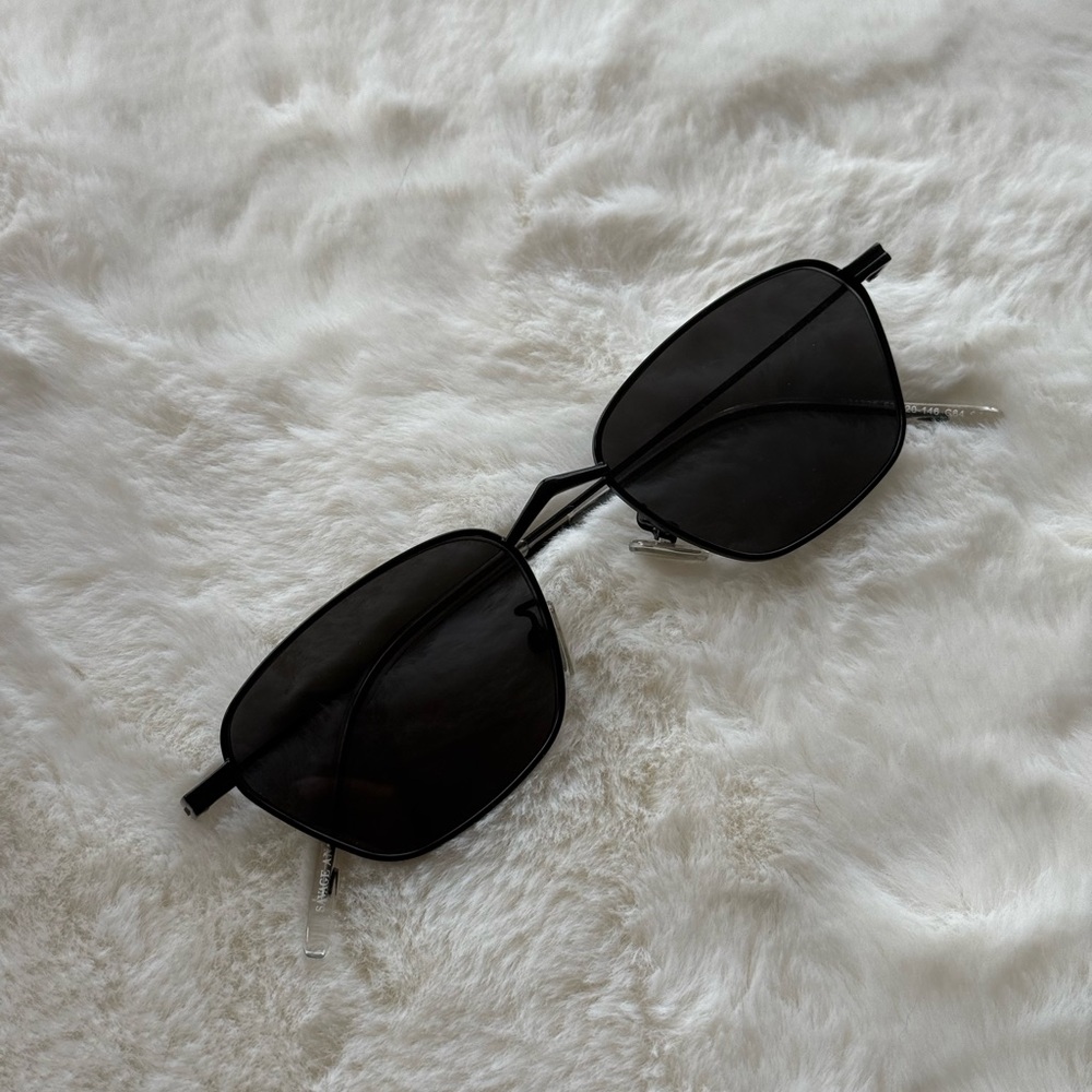 Chic Black Sunglasses - image 1